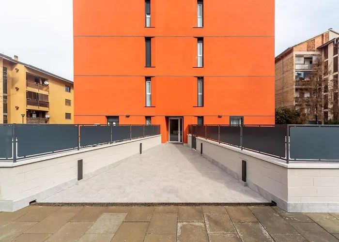 Guesthost - Comfy With Private Parking & Balcony Apartment *