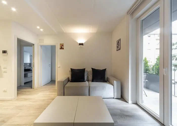 Апартаменты Guesthost - Comfy With Private Parking & Balcony