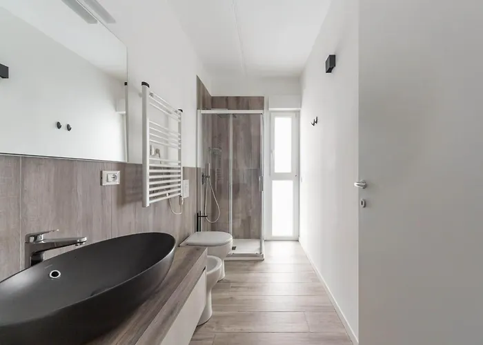 Апартаменты Guesthost - Comfy With Private Parking & Balcony *