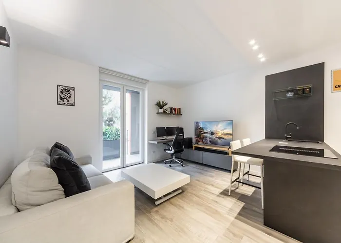 Апартаменты Guesthost - Comfy With Private Parking & Balcony Милан