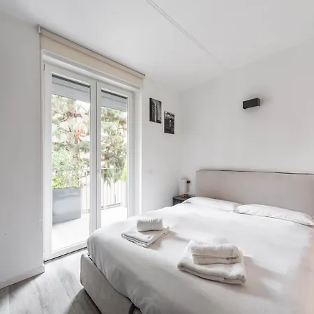 Guesthost - Comfy With Private Parking & Balcony Apartamento *